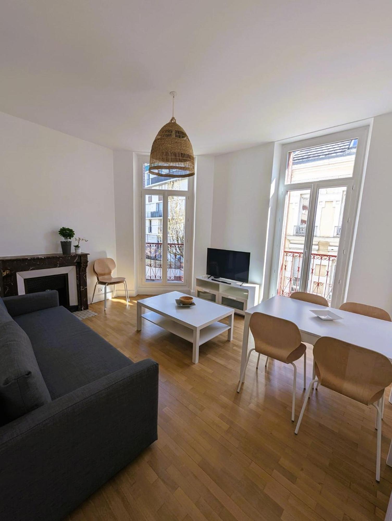 102 - Appart Renove Avec Grand Salon Et 1 Chambre - Tram Et Clinique Mutualiste A 1 Min Grenoble Exteriör bild