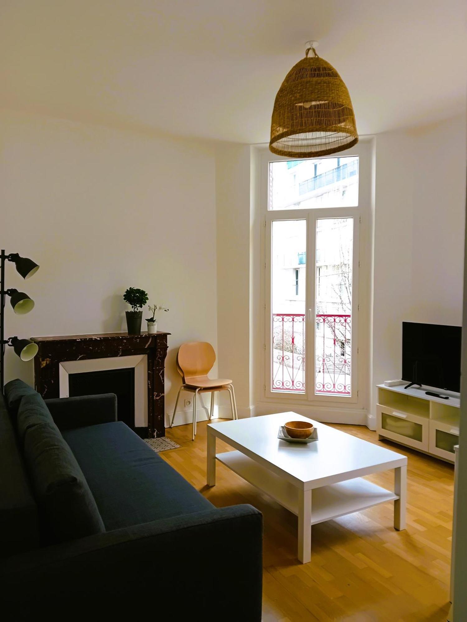 102 - Appart Renove Avec Grand Salon Et 1 Chambre - Tram Et Clinique Mutualiste A 1 Min Grenoble Exteriör bild